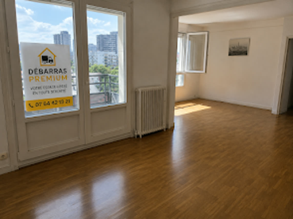 Appartement vide et propre après un débarras complet